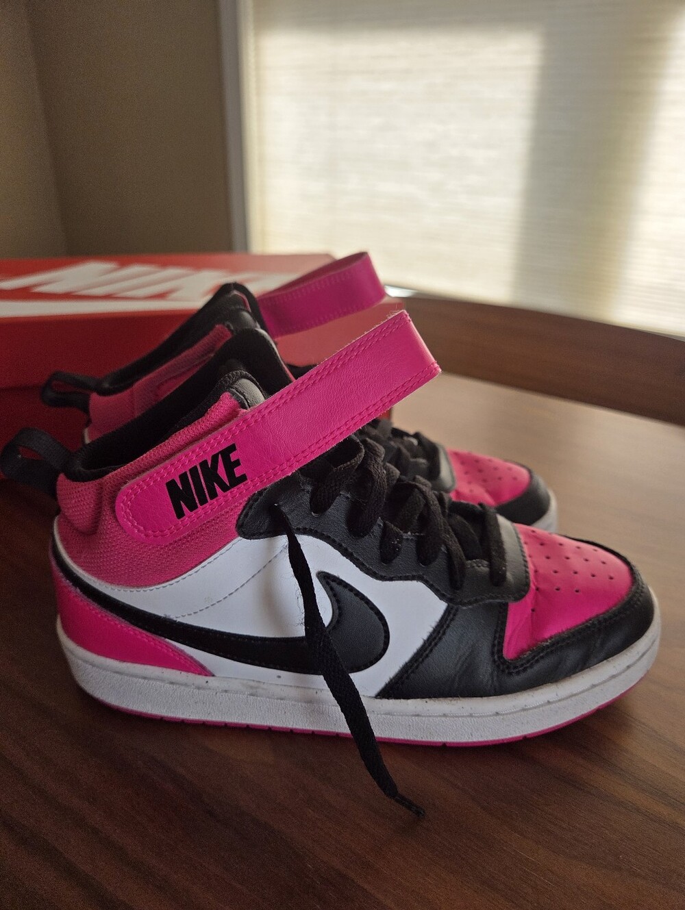 Nike Court Borough Mid